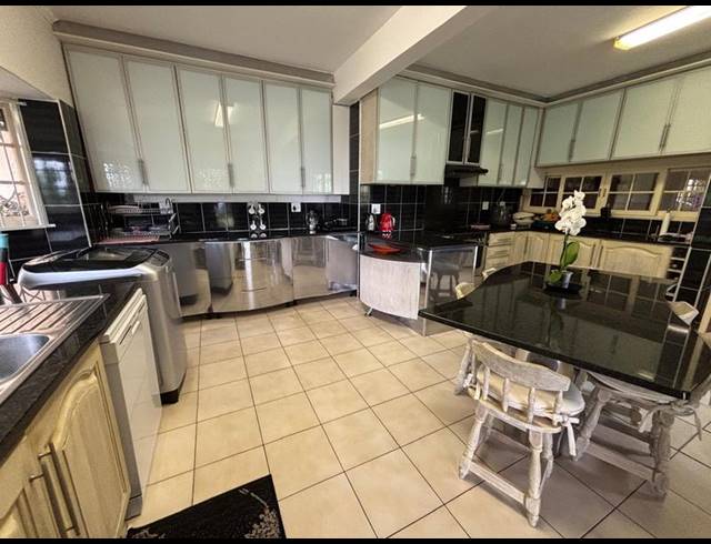 4 BEDROOM HOUSE FOR SALE IN CHILTERN HILLS